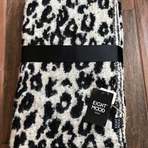 Eight Mood leopard print throw blanket NWT